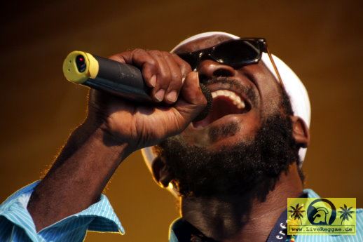 Chezidek (Jam) with The House Of Riddim Band 21. Reggae Jam Festival - Bersenbrueck 26. Juli 2015 (11).JPG